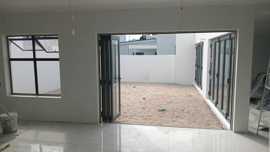 5 Bedroom Property for Sale in Sandown Western Cape